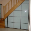 sous-escalier-facade-verre-laque.jpg
